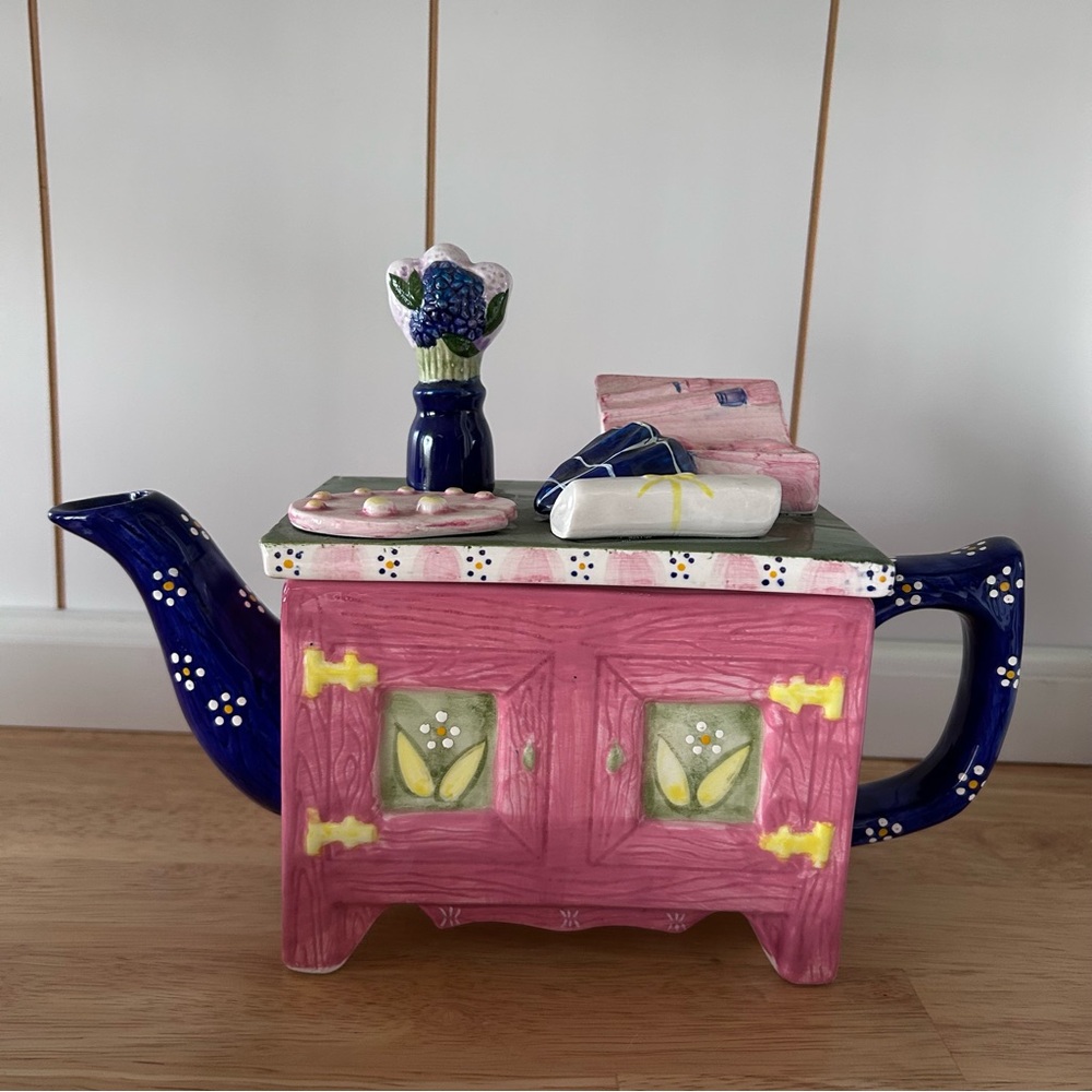 🎨 CARDINAL INC • “Artist Desk” Whimsical Teapot